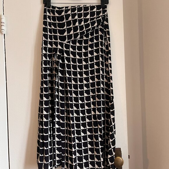 Zara Geometric Skirt with Front Slit - Picture 2 of 6